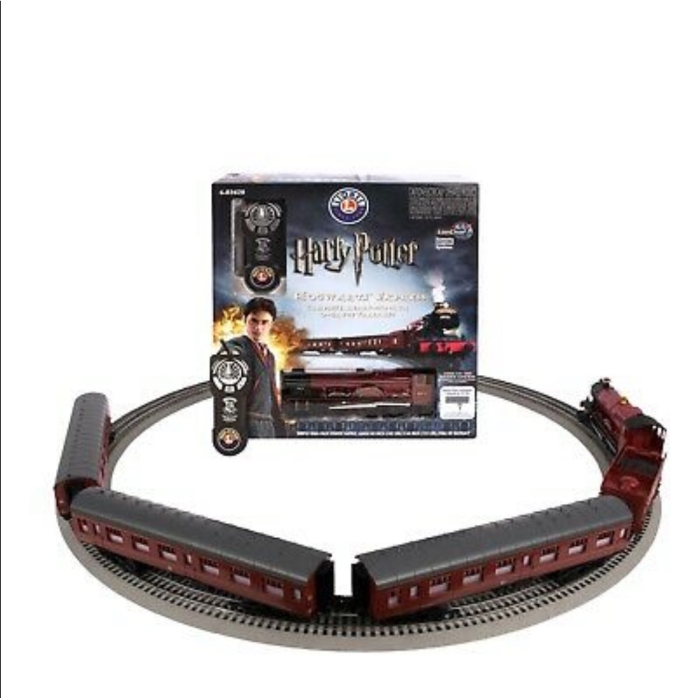 FLASH SALE 🚂Lionel Harry Potter Hogwarts Express LionChief Train Set (6-83620)